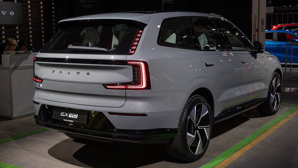 Volvo EX90 Single Motor Core (2024) – zdjęcie 4