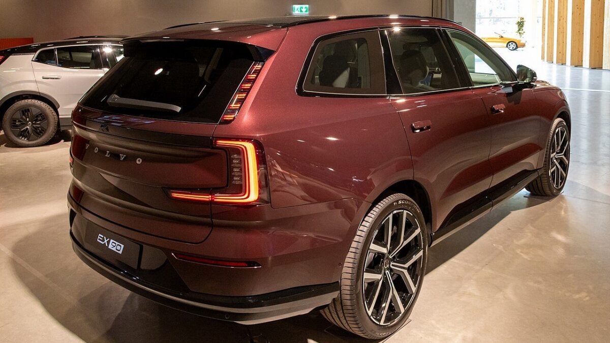 Volvo EX90 Single Motor Core (2024) – widok z tyłu