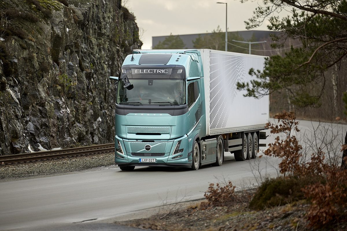 Elektryczna ciężarówka Volvo FH Aero Electric — elektryczne ciężarówki w transporcie drogowym