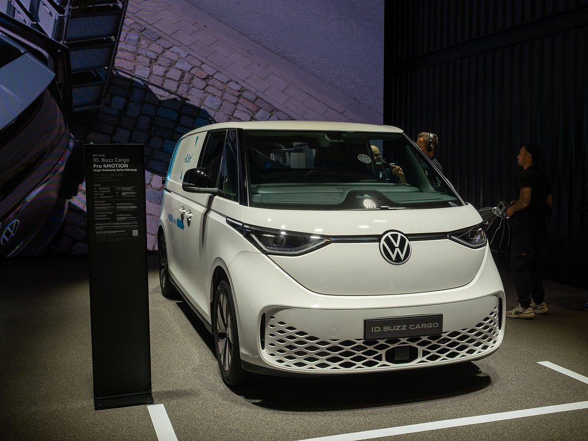 Volkswagen ID. Buzz Cargo Pro z wydłużonym rozstawem osi na targach IAA Transportation 2026 w Hanowerze