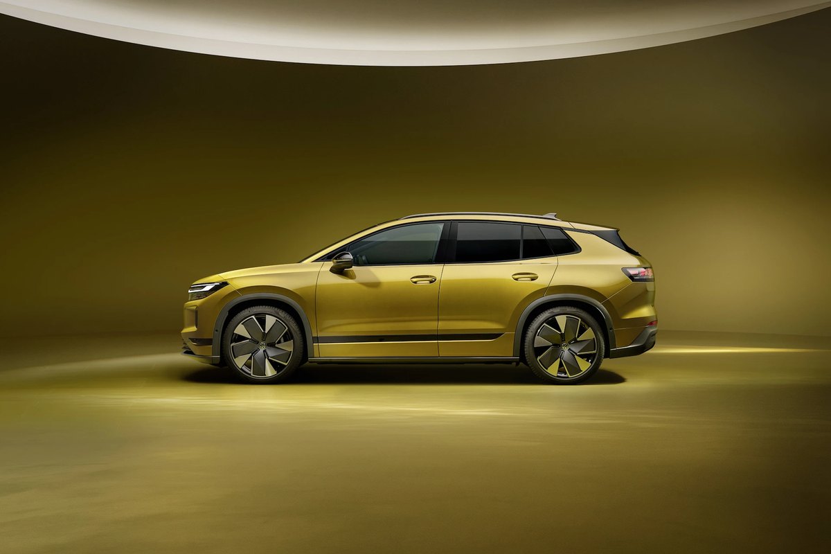 Volkswagen ID. Tiguan z boku — sylwetka elektrycznego SUV-a na platformie MEB+