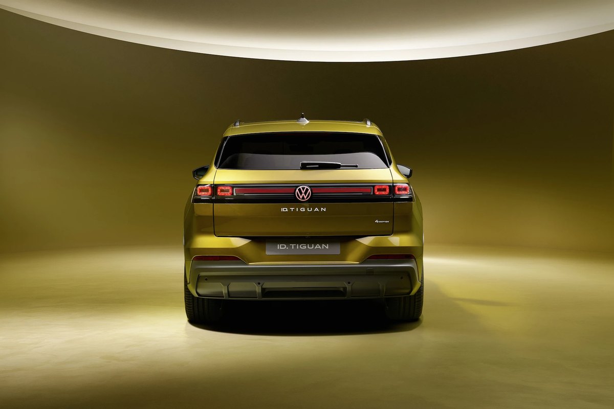 Volkswagen ID. Tiguan od tyłu — oznaczenie ID. TIGUAN i wersja 4MOTION