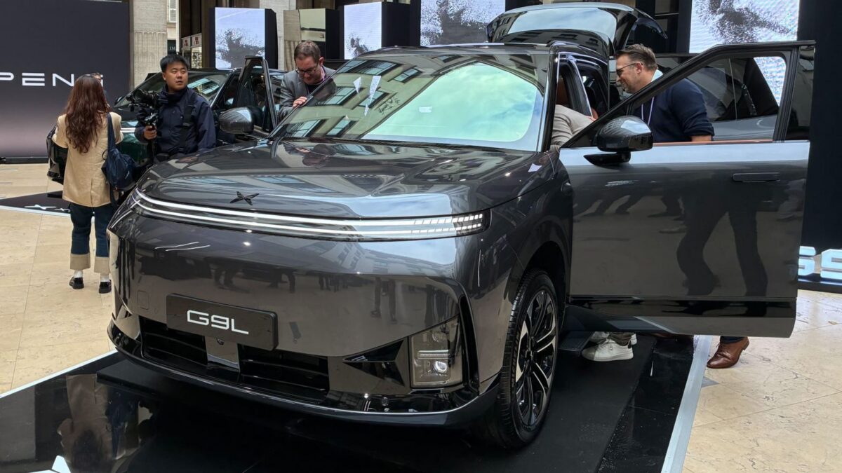 XPeng G9L, duży elektryczny SUV, podczas europejskiej premiery w Paryżu
