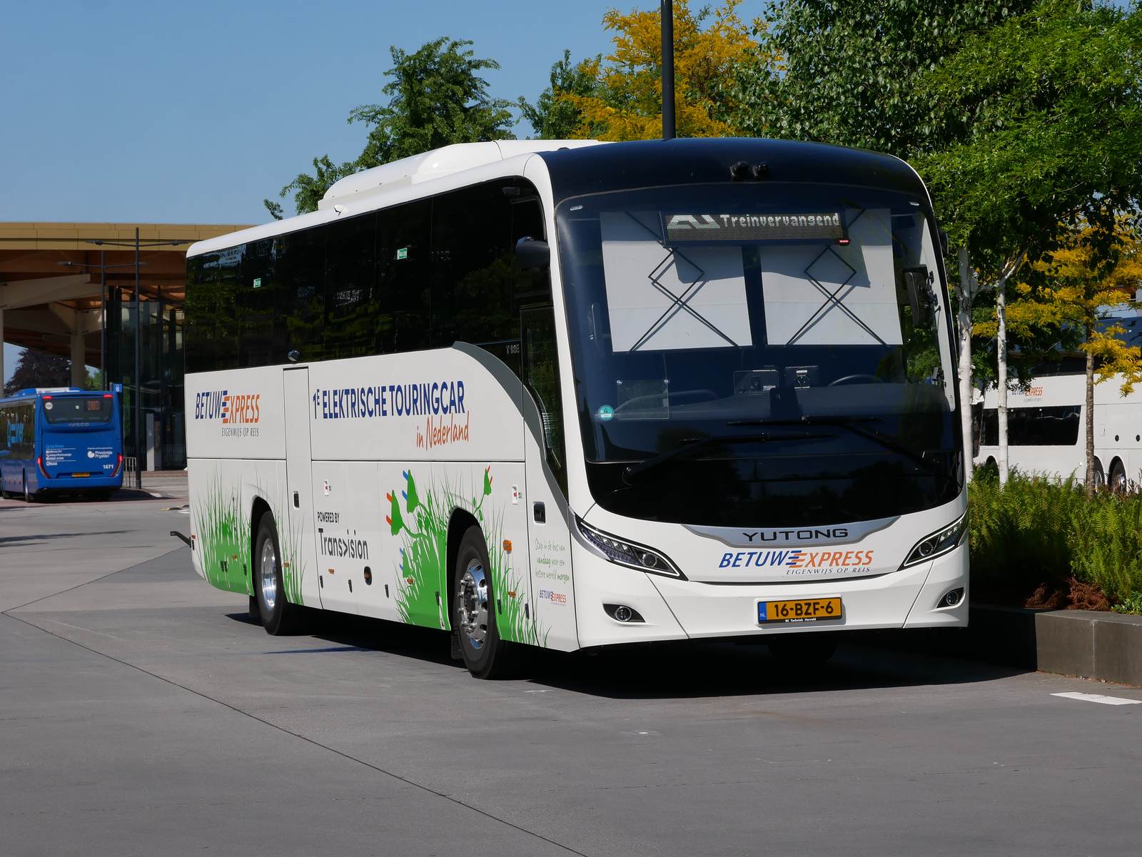 Elektryczny autokar Yutong T12E w barwach Betuwe Express — FlixBus uruchomił takie autokary na trasie Wiedeń–Bratysława
