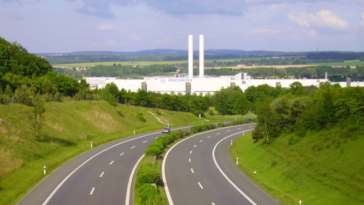 Zakład Volkswagena w Zwickau w dzielnicy Mosel, widok na hale produkcyjne